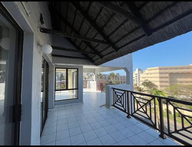 3 BEDROOM FLAT TO LET IN COMPENSATION BEACH